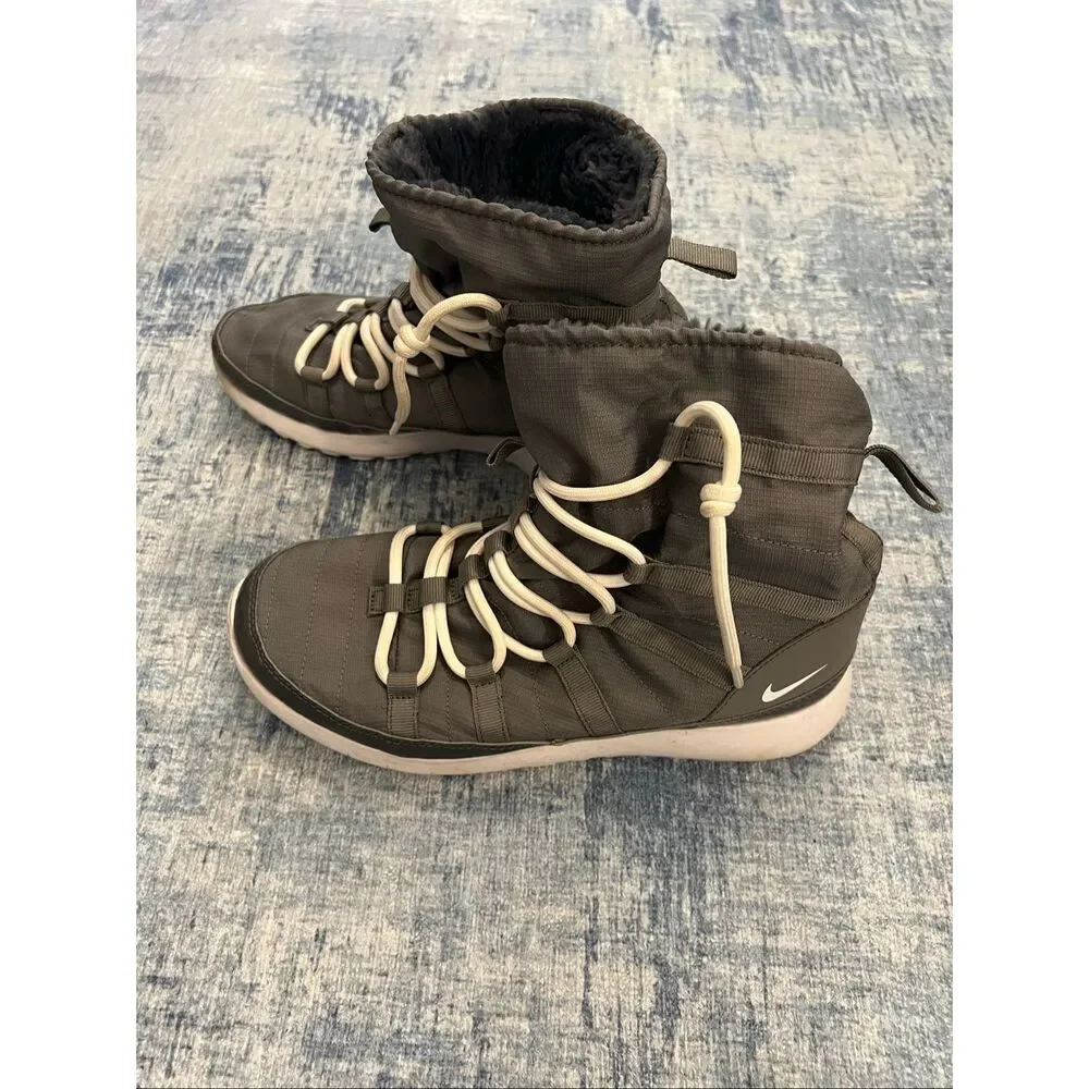 Nike Cool Gray White Roshe One Hi GS Faux Fur Winter Sneaker Boot 7Y Women's 8.5